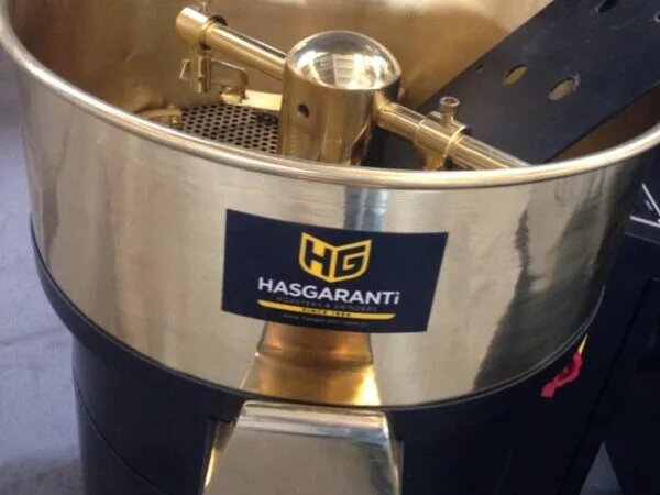 Sarı makinanın üzerinde sarı siyah ve beyaz renkte Alüminyum Etiket